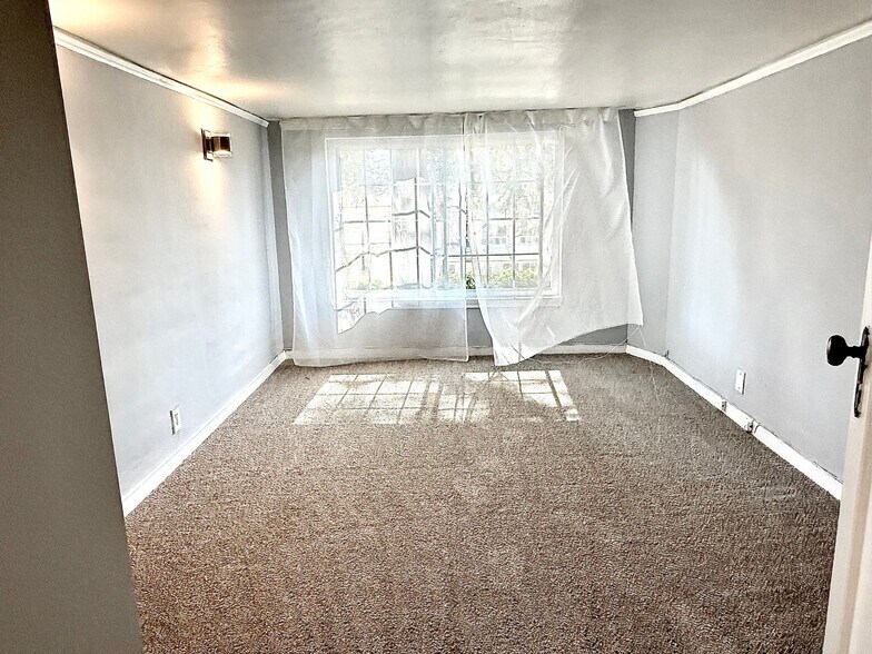 Building Photo - 2818 Telegraph Ave