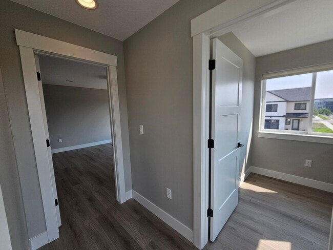 Building Photo - Brand New Townhome