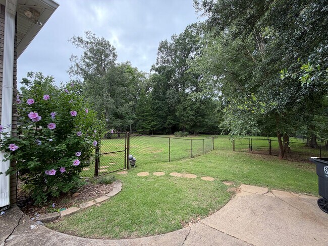 Building Photo - Executive Rental in West Rome $2,595