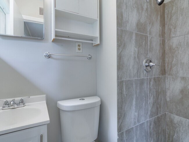 Building Photo - Beautiful renovation! 3bd 2 bath home in S...