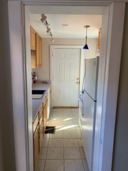 Building Photo - 1522 Rosewood Ave