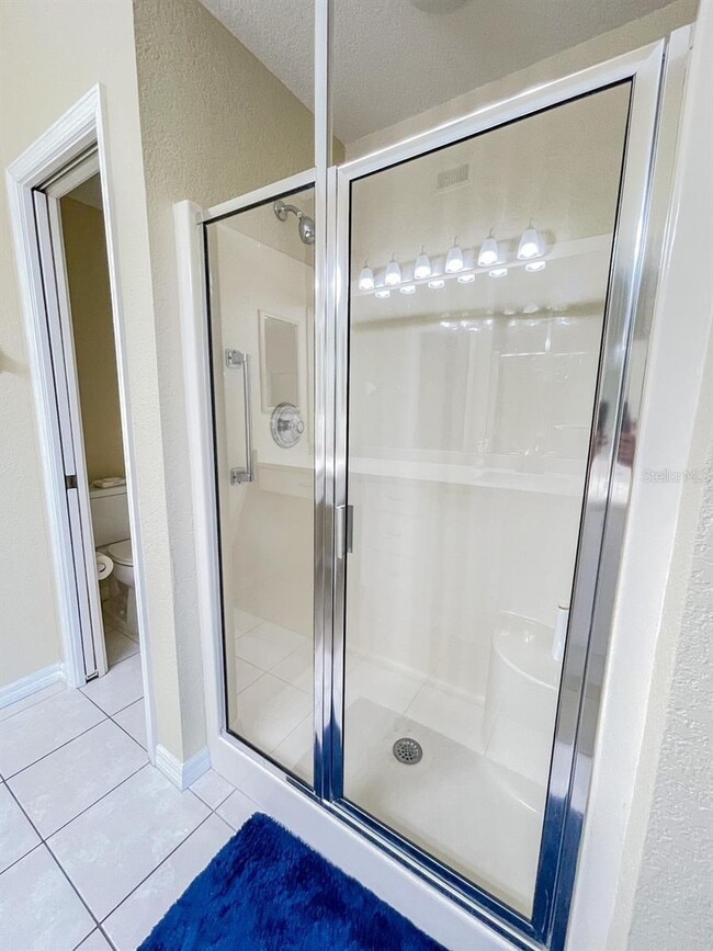 Building Photo - Beach and Downtown Venice! Furnished ground floor condo! Gorgous!