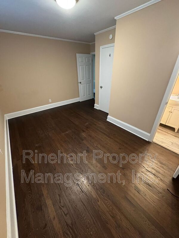 Building Photo - 1042 Westover Cir