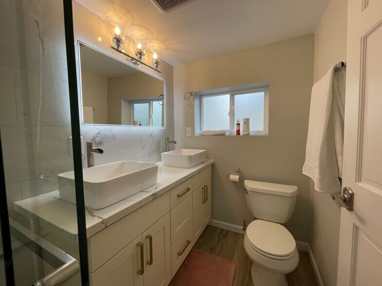 Building Photo - 4204 Letitia Ave S