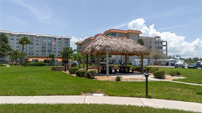 Building Photo - 632 Edgewater Dr