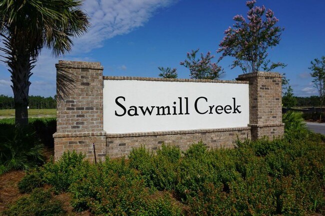 Building Photo - Beautiful 3/2/2 in Sawmill creek community! Lawn care included, water view, community pool...