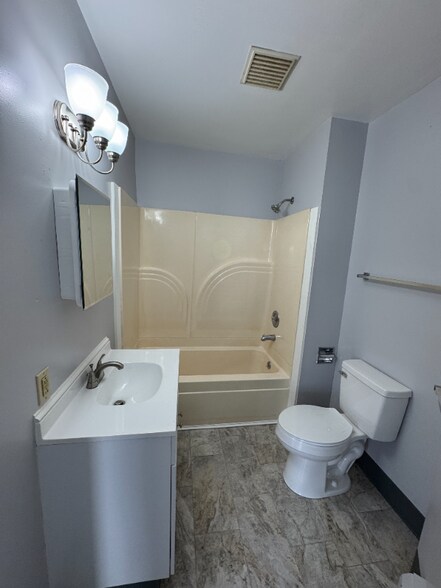 Building Photo - 34 N Earl St