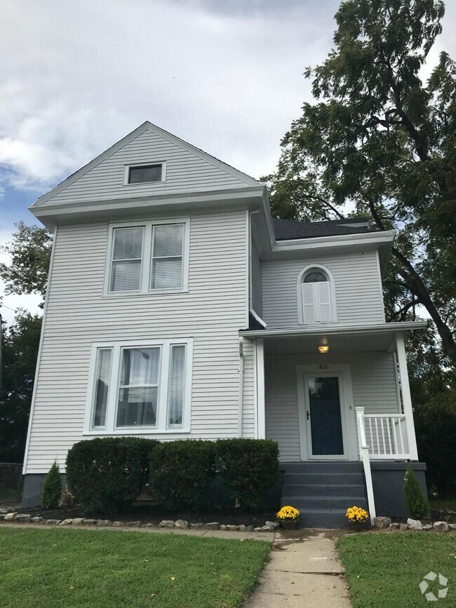 Building Photo - 1826 Mentor Ave