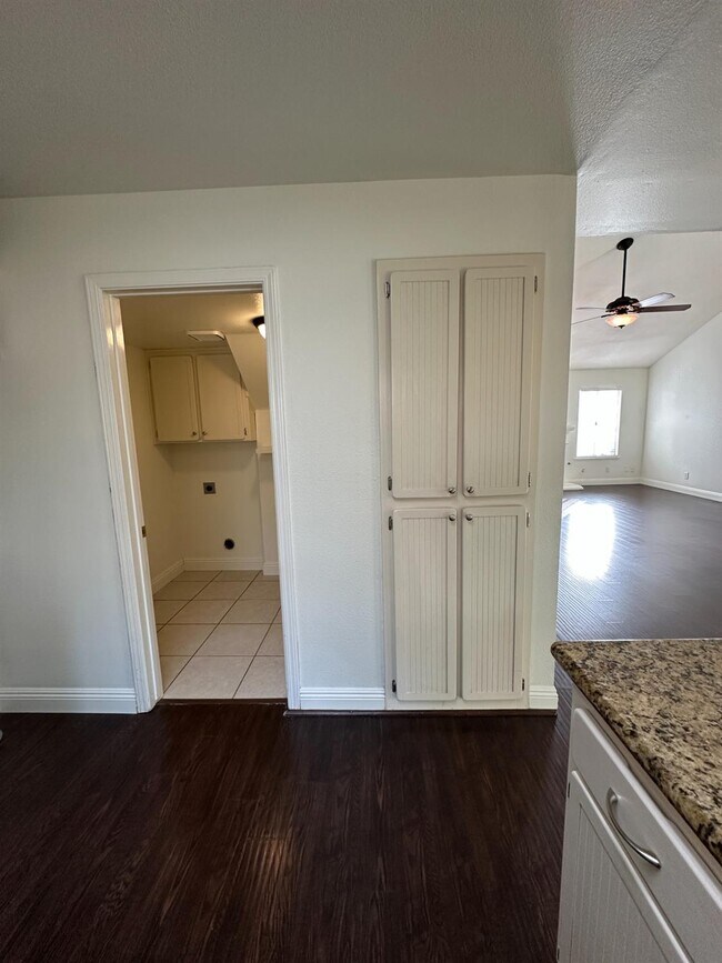 Building Photo - 1816 E Frederick Ave