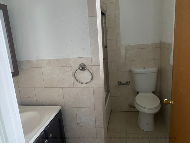 Building Photo - 10 Delaware St