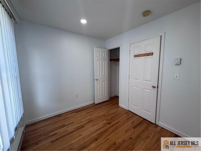 Building Photo - 33 Mercer St