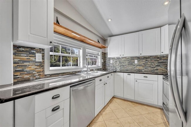 Building Photo - 1027 N Hampton Ave