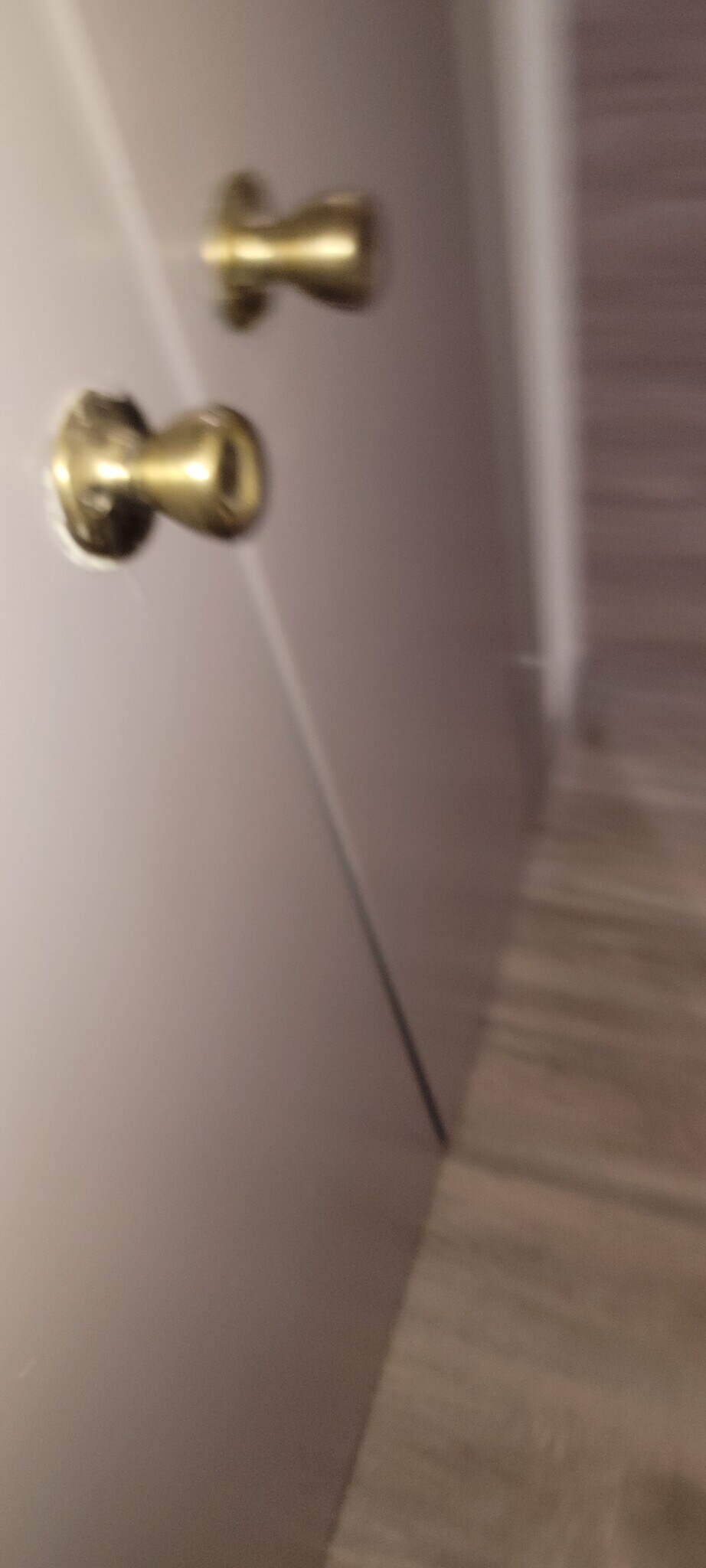 Building Photo - 7142 N Holiday Dr