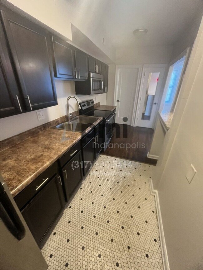 Building Photo - 1 W 28th St