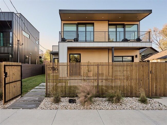 Building Photo - 1706 Brassie St