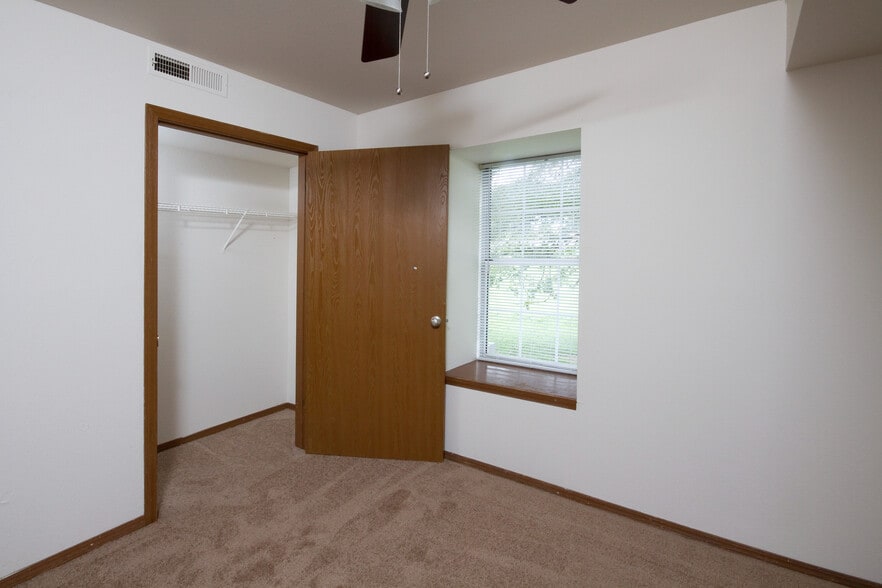 Bedroom - Catalpa East