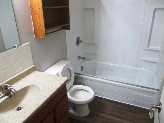 Building Photo - 1008 Charlotte Dr