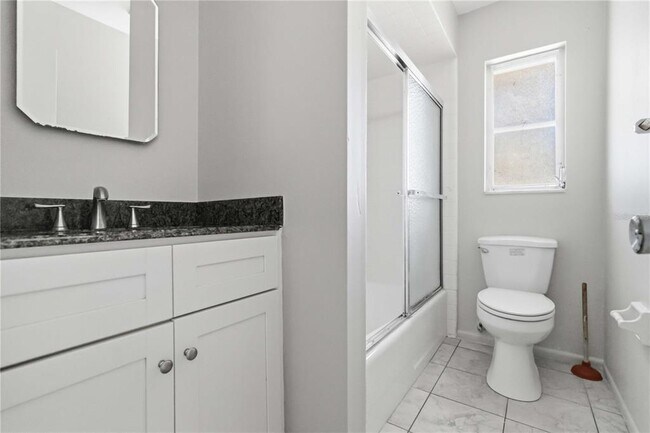 Building Photo - 304 Lantana Ave