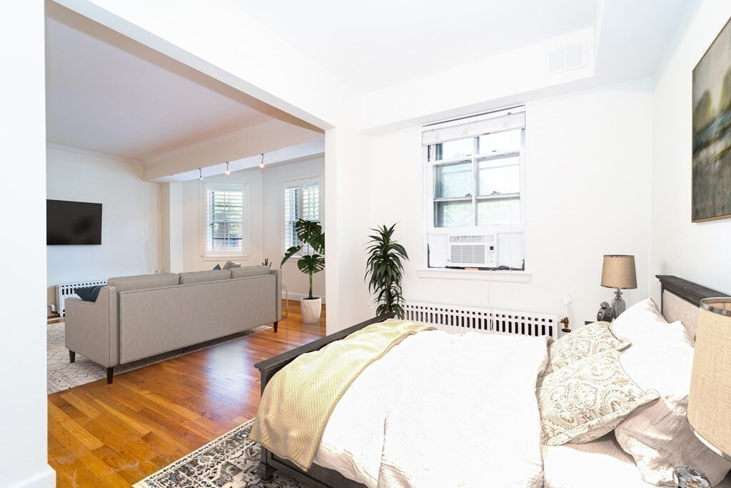 Building Photo - 236 Beacon St