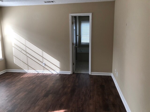 Building Photo - 9 Barons Way