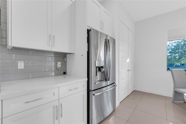 Building Photo - 10890 Shore St