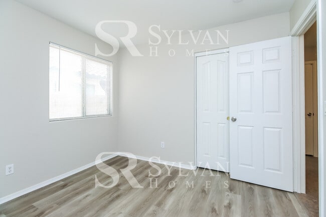 Building Photo - Check out this fantastic 3Br 2Ba home!