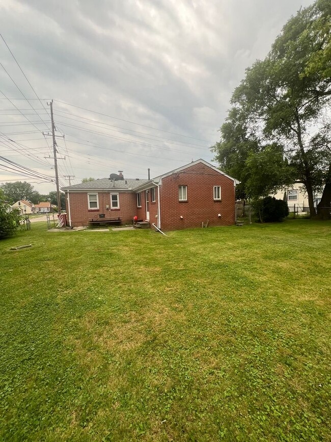 Building Photo - 18639 Hazelwood St