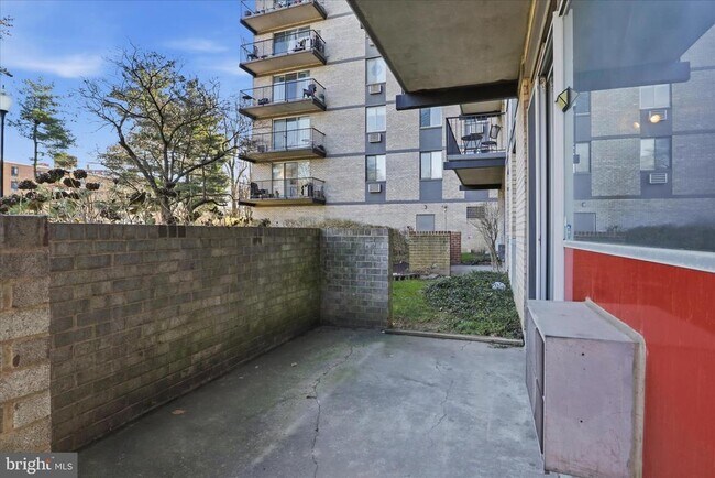 Building Photo - 3245 Rio Dr