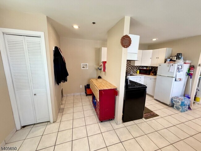 Building Photo - 336 Bloomfield Ave