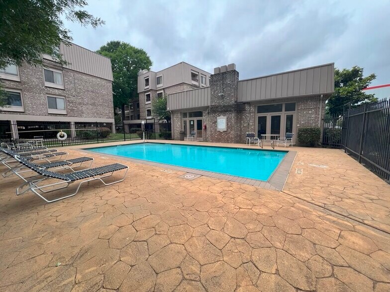 Building Photo - 2207 S Braeswood Blvd