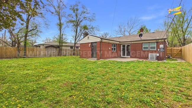 Building Photo - 886 S Fabrique Dr