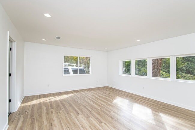 Building Photo - Large Open-Concept 4 Bedroom with Stunning Pond Views!