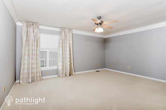 Building Photo - 903 Wellesley Pl Dr