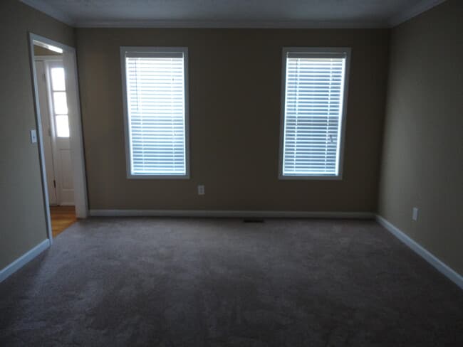 Building Photo - 2700 Kingstream Way SW