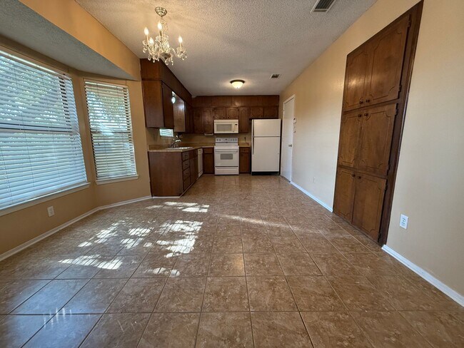 Building Photo - 2308 Ridglea Ct