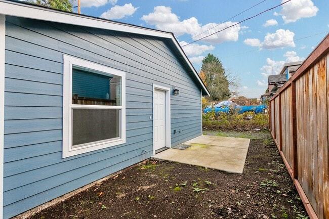 Building Photo - Charming Private 2BD/1BA DADU in Tacoma – $2,250/mo