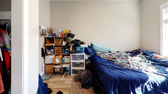 Building Photo - Rehabbed Second Floor Southport Corridor T...
