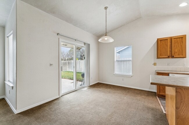 Building Photo - 13402 W Persimmon St