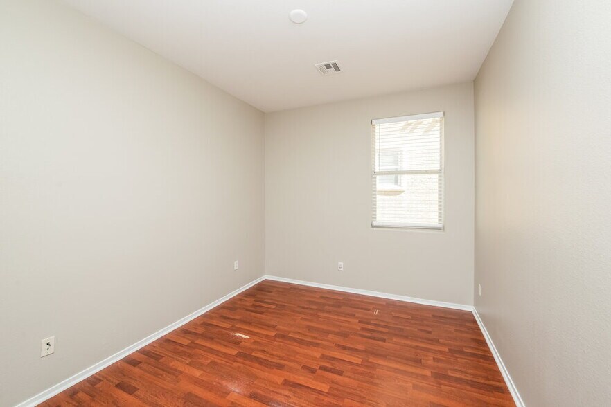 Building Photo - 6604 Frances Celia Ave