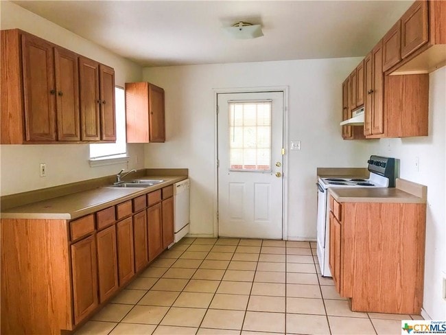 Building Photo - 1133 Misty Acres Dr