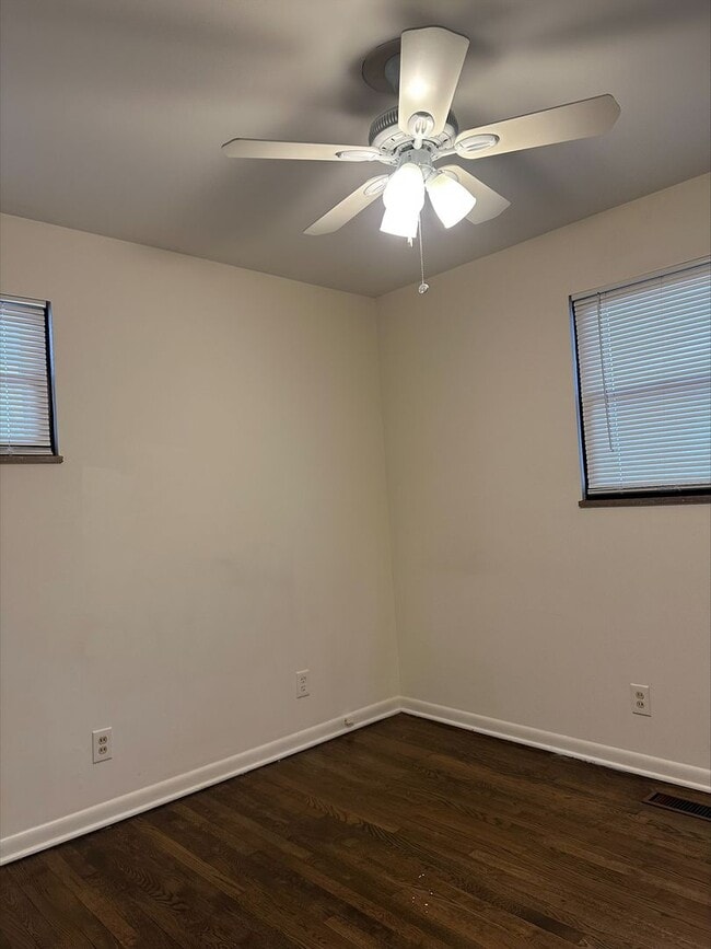 Building Photo - Welcome to this beautiful charming 3-bedroom, 2-bathroom house located in Columbus, OH!