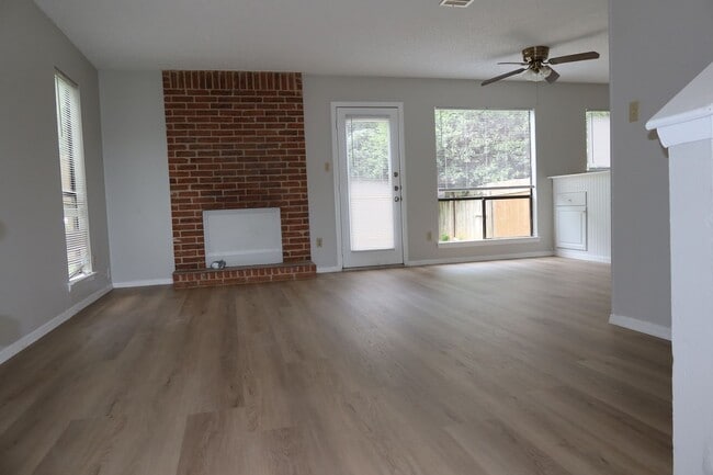 Building Photo - Putters Cove Duplex