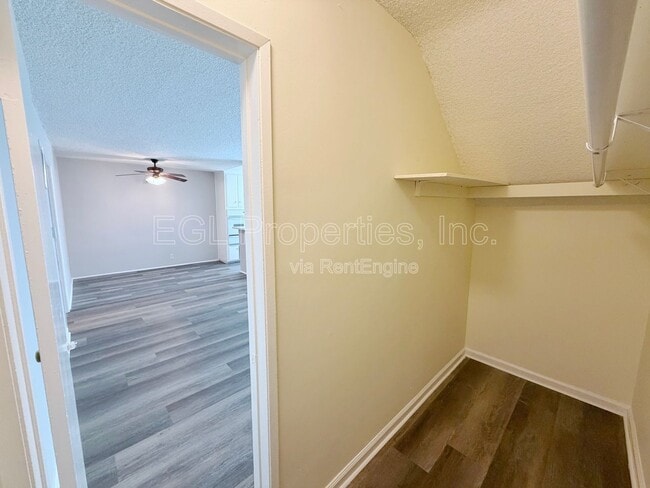 Building Photo - 362 N San Vicente Blvd