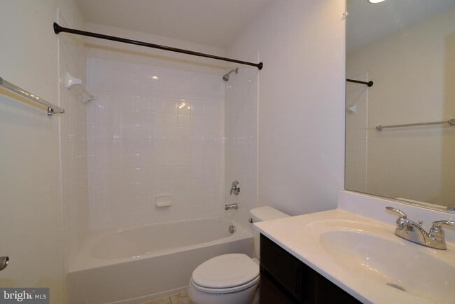 Building Photo - 10684 Viewmont Ln