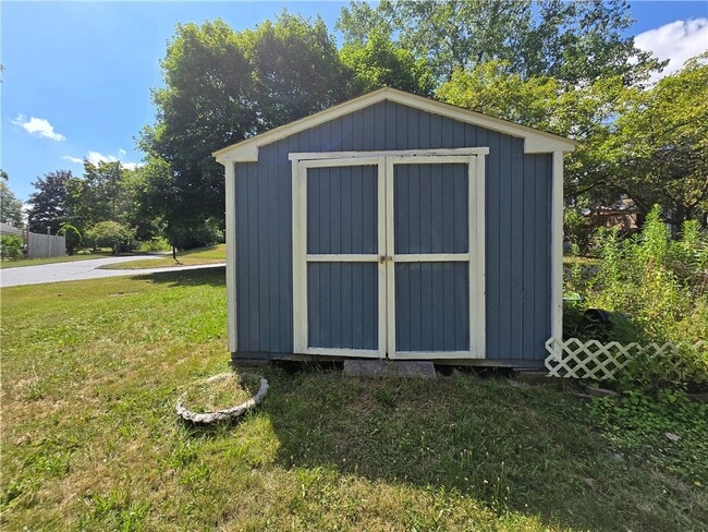 Building Photo - 237 Countess Dr