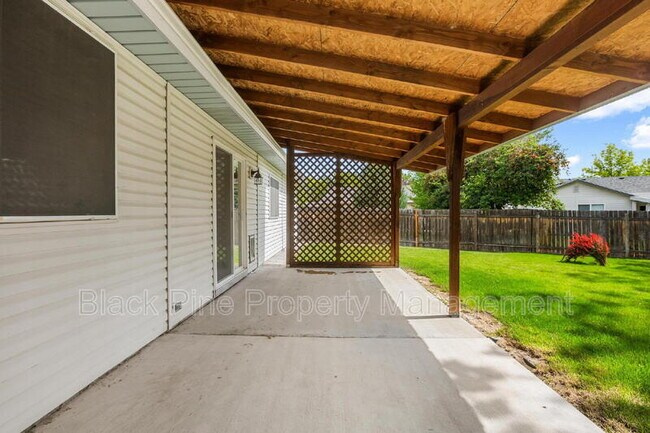 Building Photo - 2117 S Crimson Rose Way