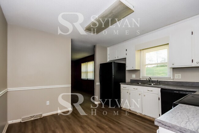 Building Photo - Welcome home to this stunning 3 bedroom, 2 bathroom brick home