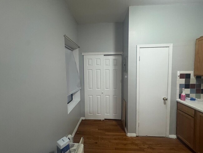 Building Photo - 64 Tuers Ave