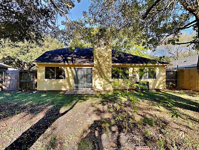 Building Photo - 4930 Vancouver Blvd