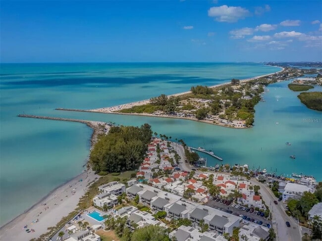 Building Photo - 1585 Tarpon Center Dr